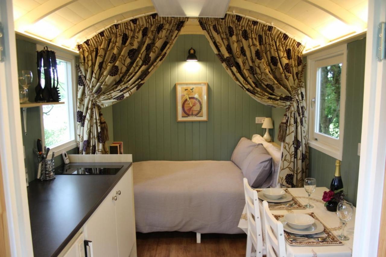 The Kestrel Shepherd Hut, Whitehouse Farm 斯托马基特 外观 照片