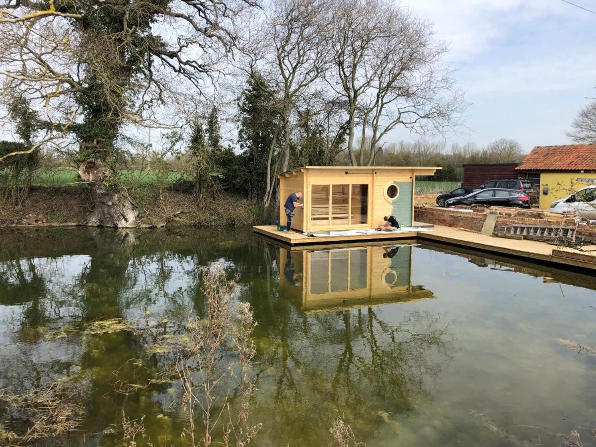 The Kestrel Shepherd Hut, Whitehouse Farm 斯托马基特 外观 照片